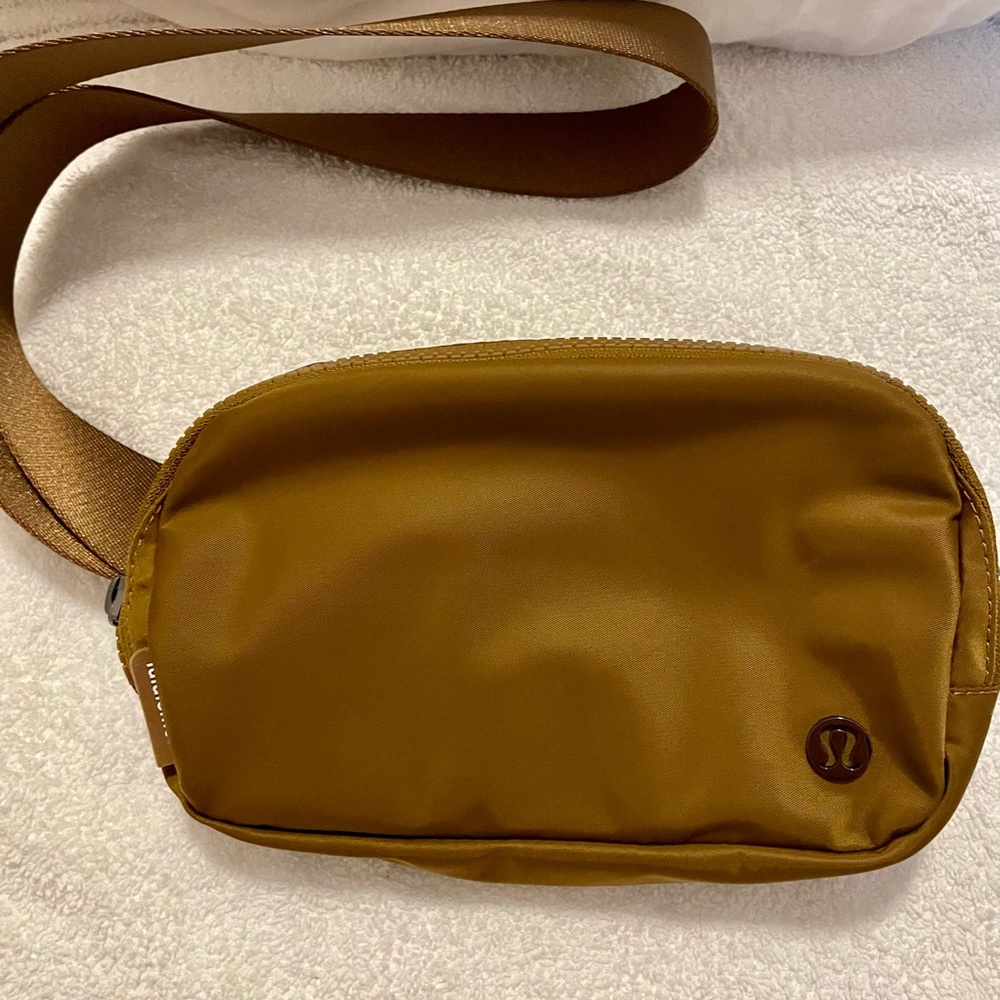 Lululemon Everywhere Belt Bag